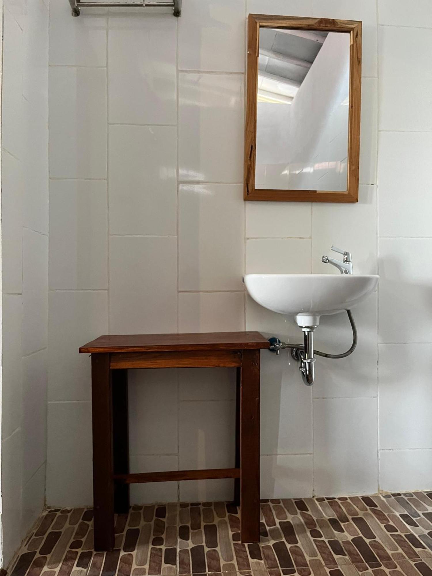 D Sebuluh Bungalow Batumadeg Oda fotoğraf
